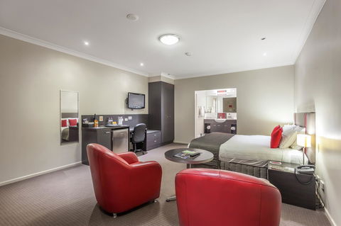 Platinum International - Sydney 4u 32