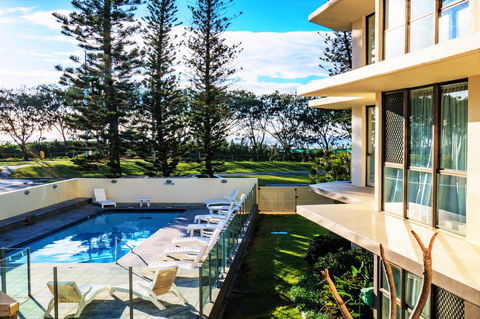 Seacrest Beachfront Apartments Surfers Paradise - Sydney 4u 40