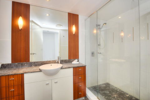 The Towers Of Chevron Renaissance - Holidays Gold Coast - Sydney 4u 17