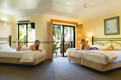 Palm Royale Cairns - Sydney 4u 22
