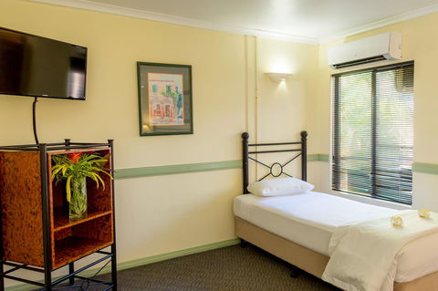 Palm Royale Cairns - Sydney 4u 23