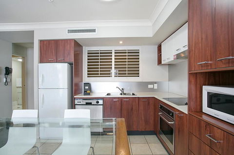 Towers Of Chevron - Private Apartment - Accommodation Sydney 3