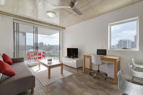 Direct Collective - Pavilion And Governor On Brookes - Sydney 4u 13