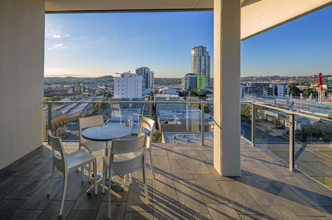 Direct Collective - Pavilion And Governor On Brookes - Sydney 4u 1