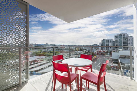 Direct Collective - Pavilion And Governor On Brookes - Sydney 4u 8