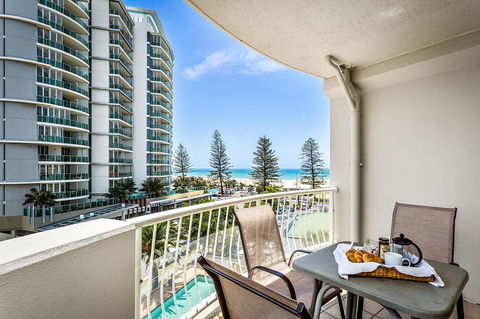 Kirra Beach Apartments - Accommodation Sydney 29