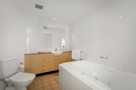 Kirra Beach Apartments - Accommodation Sydney 30