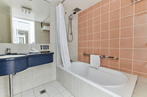 Novotel Cairns Oasis Resort - Sydney 4u 2