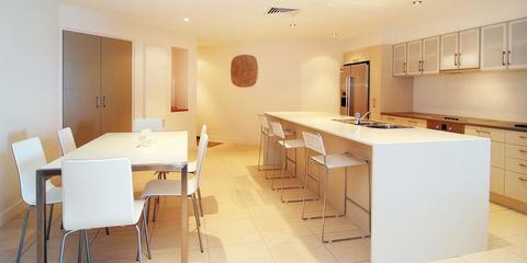 Coral Cove Apartments - Sydney 4u 24