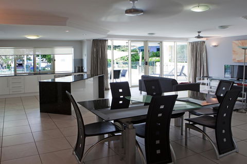 Waters Edge Apartment Cairns - Sydney 4u 2