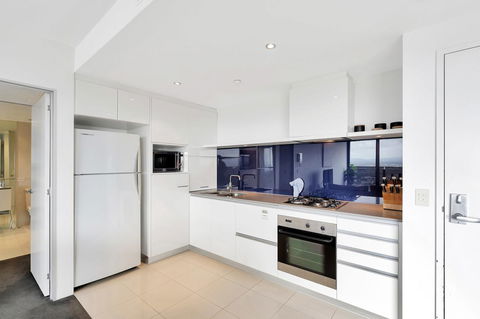 Circle On Cavill, Apartments And Sub Penthouses - We Accommodate - Accommodation Sydney 9