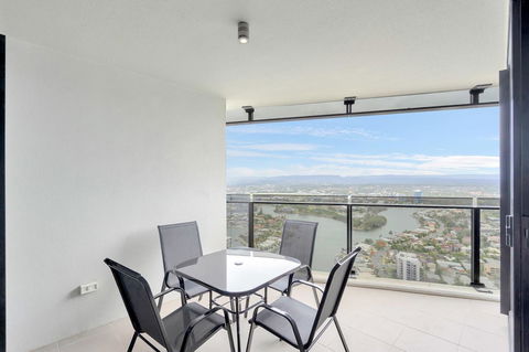 Circle On Cavill, Apartments And Sub Penthouses - We Accommodate - Accommodation Sydney 10