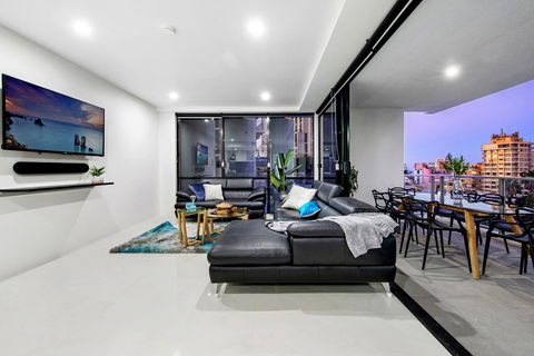 Circle On Cavill, Apartments And Sub Penthouses - We Accommodate - Accommodation Sydney 36