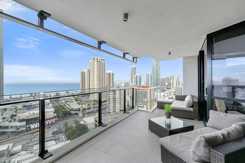 Circle On Cavill, Apartments And Sub Penthouses - We Accommodate - Accommodation Sydney 22