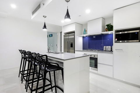Circle On Cavill, Apartments And Sub Penthouses - We Accommodate - Accommodation Sydney 33