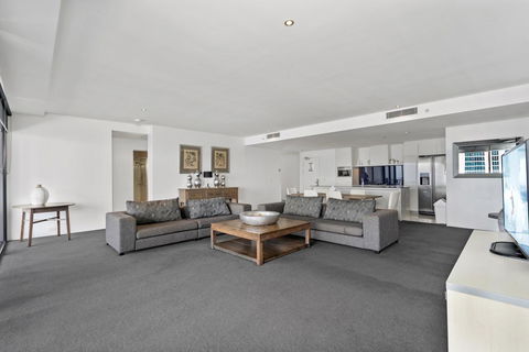 Circle On Cavill, Apartments And Sub Penthouses - We Accommodate - Accommodation Sydney 19