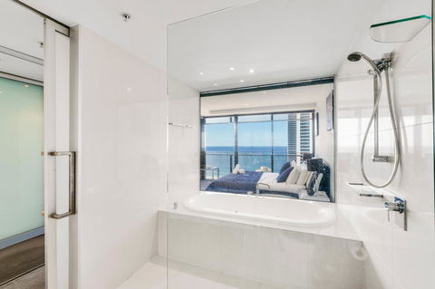 Circle On Cavill, Apartments And Sub Penthouses - We Accommodate - Accommodation Sydney 28