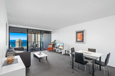Circle On Cavill, Apartments And Sub Penthouses - We Accommodate - Accommodation Sydney 8