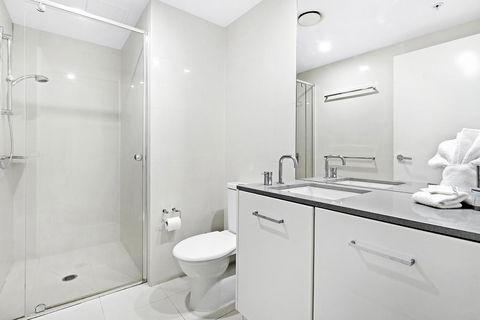 Circle On Cavill, Apartments And Sub Penthouses - We Accommodate - Accommodation Sydney 38