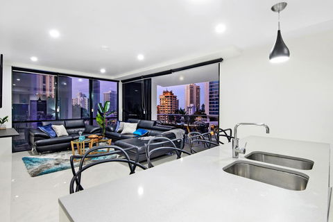 Circle On Cavill, Apartments And Sub Penthouses - We Accommodate - Accommodation Sydney 37