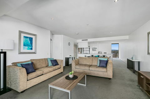 Circle On Cavill, Apartments And Sub Penthouses - We Accommodate - Accommodation Sydney 29