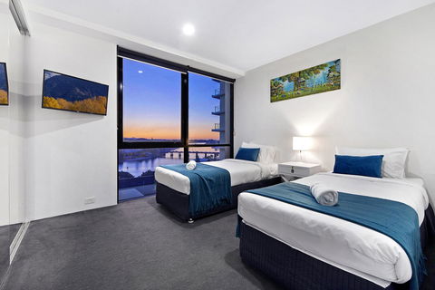 Circle On Cavill, Apartments And Sub Penthouses - We Accommodate - Accommodation Sydney 39