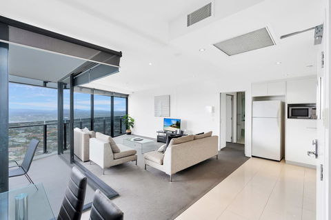 Circle On Cavill, Apartments And Sub Penthouses - We Accommodate - Accommodation Sydney 14