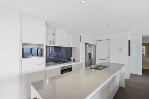 Circle On Cavill, Apartments And Sub Penthouses - We Accommodate - Accommodation Sydney 18