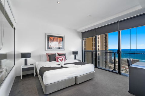Circle On Cavill, Apartments And Sub Penthouses - We Accommodate - Accommodation Sydney 3