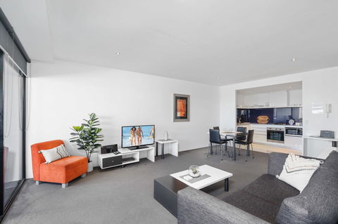 Circle On Cavill, Apartments And Sub Penthouses - We Accommodate - Accommodation Sydney 6