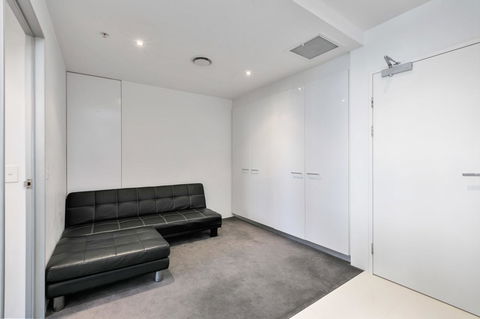 Circle On Cavill, Apartments And Sub Penthouses - We Accommodate - Accommodation Sydney 27