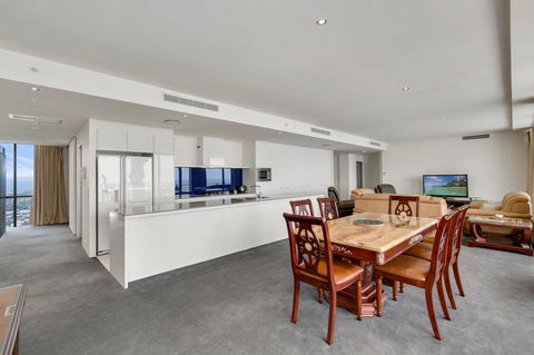 Circle On Cavill, Apartments And Sub Penthouses - We Accommodate - Accommodation Sydney 2