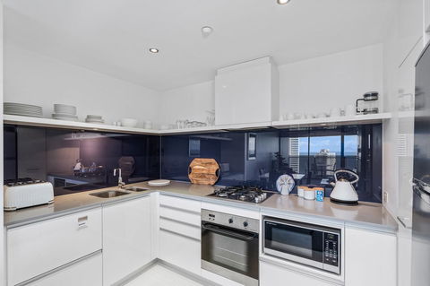 Circle On Cavill, Apartments And Sub Penthouses - We Accommodate - Accommodation Sydney 4