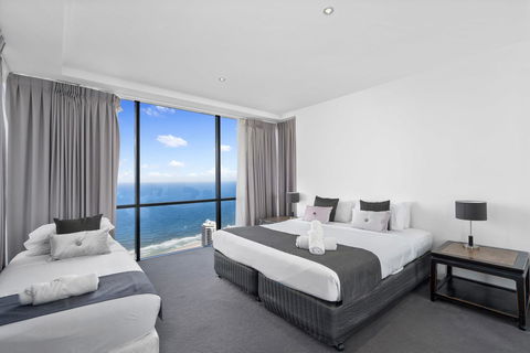 Circle On Cavill, Apartments And Sub Penthouses - We Accommodate - Accommodation Sydney 16