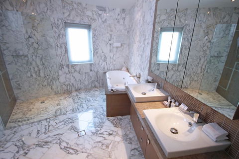 Oceans Mooloolaba - Sydney 4u 34