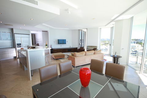 Oceans Mooloolaba - Sydney 4u 25