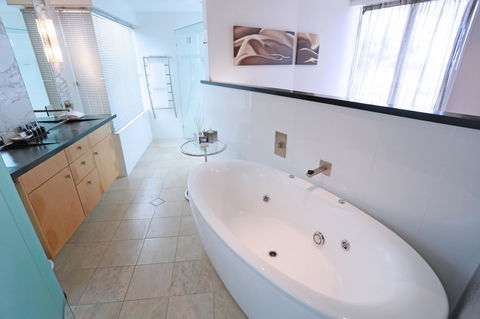 Oceans Mooloolaba - Sydney 4u 8