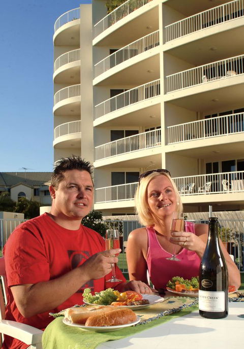 Fairways Golf & Beach Retreat Bribie Island - Accommodation Sydney 11