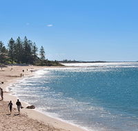 The Norfolks on Moffat Beach - Sydney 4u