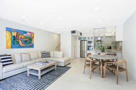 Little Cove Court - Sydney 4u 4