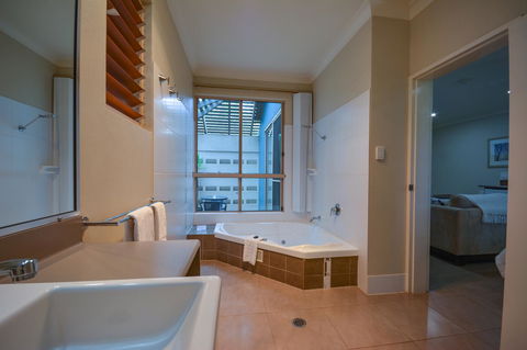 Blue Summit Hideaway - Sydney 4u 23