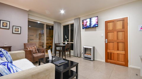 Blue Summit Hideaway - Sydney 4u 18