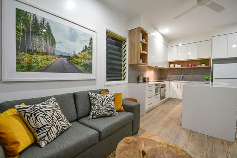 Blue Summit Hideaway - Sydney 4u 5