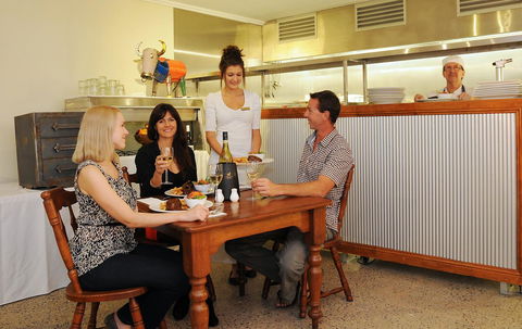 Cairns Queenslander Hotel & Apartments - Sydney 4u 11