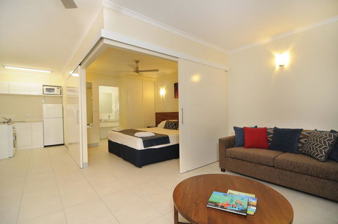 Cairns Queenslander Hotel & Apartments - Sydney 4u 17