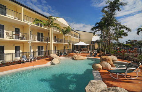 Cairns Queenslander Hotel & Apartments - Sydney 4u 2
