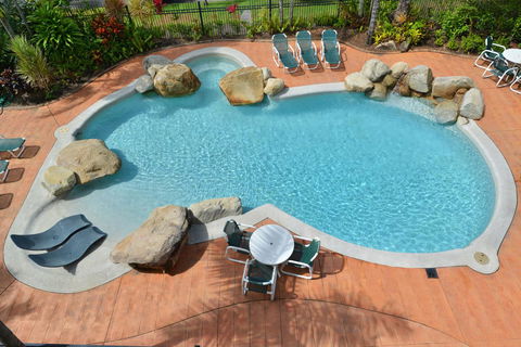 Cairns Queenslander Hotel & Apartments - Sydney 4u 4