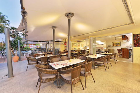 Cairns Queenslander Hotel & Apartments - Sydney 4u 3
