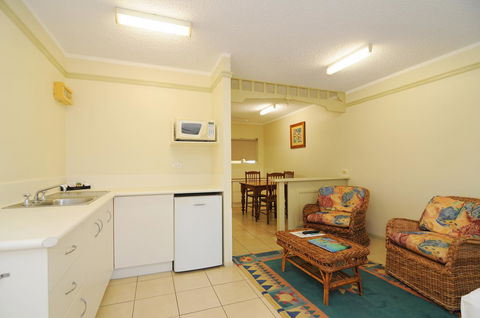 Cairns Queenslander Hotel & Apartments - Sydney 4u 20