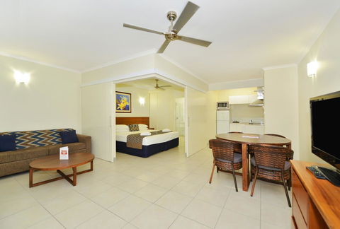 Cairns Queenslander Hotel & Apartments - Sydney 4u 9